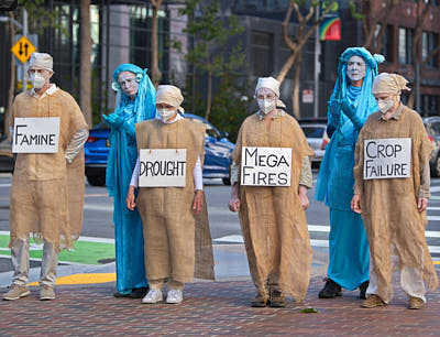 Dropping The Banner On Wells Fargo's Fossil Foolishness:May 18, 2022